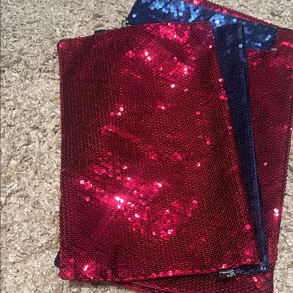 9 pieces case pillows Vibrant Red and Blue Sequin Fabric for case pillow decor - Picture 2 of 7